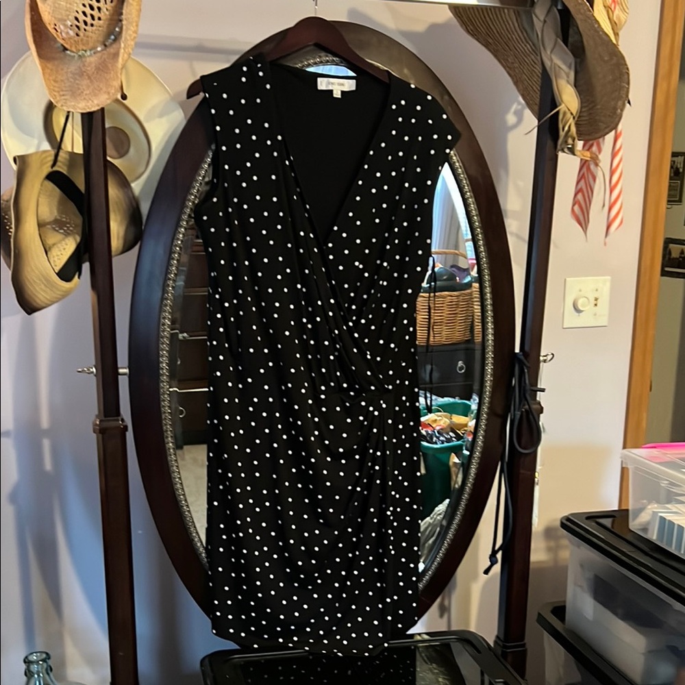 Jones Studio Black and White Sheath Midi Dress V-Neck